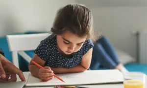 Czy nauczyciel może uczyć swoje dziecko? Poznaj ważne zasady edukacyjne