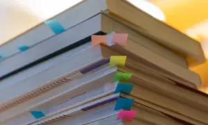 Gdzie oddać stare podręczniki szkolne? Znajdź najlepsze miejsca i porady