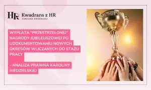 Złoty puchar w dłoniach symbolizuje nagrodę jubileuszową za 40 lat pracy w budżetówce. Analiza prawna.
