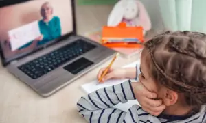 Jak finansowana jest szkoła w chmurze? Kontrowersje i źródła funduszy