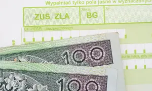 ZUS ZLA i banknoty 100 zł. Czy to kod a na zwolnieniu lekarskim, czy może wynagrodzenie?