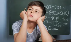Czy szkoła w chmurze to dobry wybór? Zalety i wady edukacji online