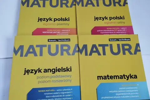 Cztery żółte książki do matury: polski pisemny i ustny, angielski, matematyka.