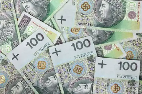 Ile zarabia pracownik kuratorium oświaty? Zaskakujące różnice w pensjach