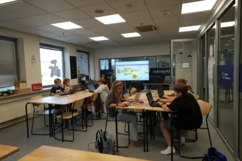 Jak działa szkoła w chmurze? Poznaj elastyczną edukację online