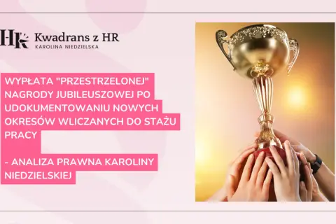 Złoty puchar w dłoniach symbolizuje nagrodę jubileuszową za 40 lat pracy w budżetówce. Analiza prawna.