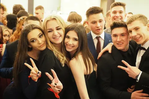 Czy w szkole w chmurze jest studniówka? Oto, co musisz wiedzieć
