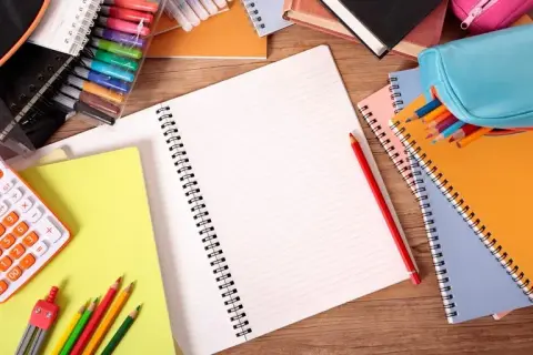 Liceum: Ile zeszytów kupić? Lista i porady na start