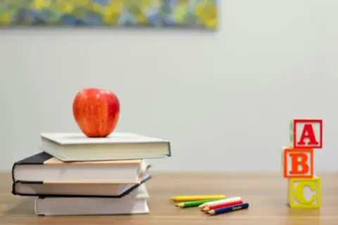 Ustawa o systemie oświaty czy prawo oświatowe – kluczowe różnice i znaczenie