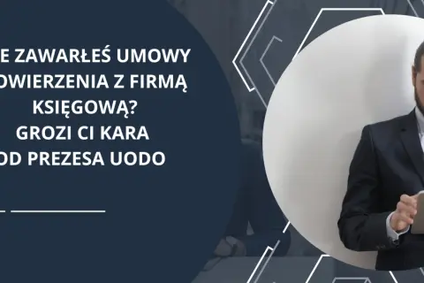 Mężczyzna w garniturze trzyma tablet, na ciemnym tle tekst o umowie powierzenia danych.