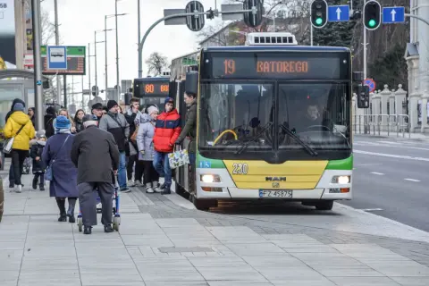 Ile zarabia kierowca autobusu szkolnego? Zaskakujące fakty o pensjach