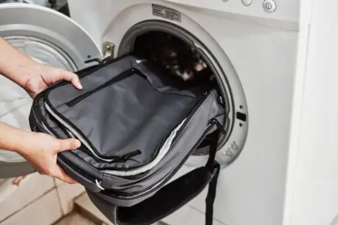 Jak wyprać plecak szkolny bez ryzyka uszkodzenia materiału?