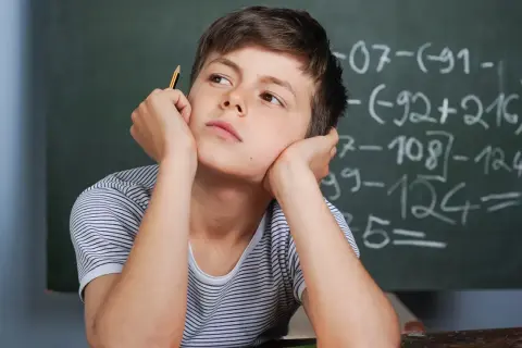 Czy szkoła w chmurze to dobry wybór? Zalety i wady edukacji online