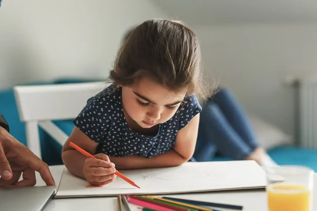 Czy nauczyciel może uczyć swoje dziecko? Poznaj ważne zasady edukacyjne