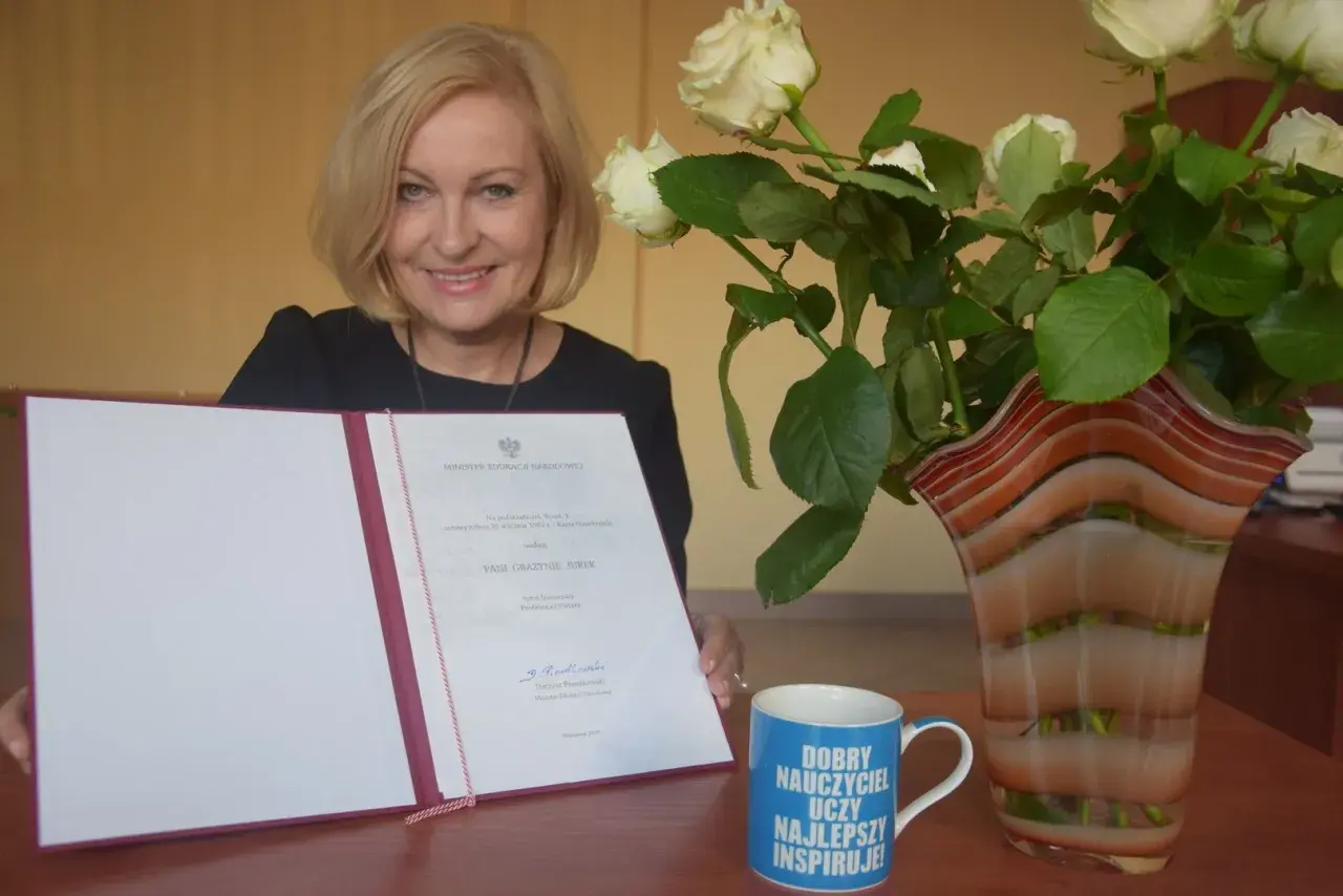 Ile zarabia honorowy profesor oświaty? Zaskakujące fakty o wynagrodzeniu