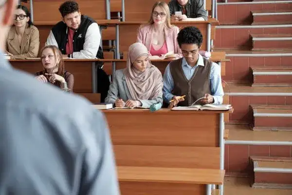 Zdjęcie Jak zdobyć tytuł profesora oświaty - wymagania i proces aplikacji
