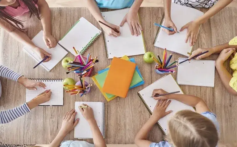 Zdjęcie Kto może pracować w świetlicy szkolnej? Sprawdź wymagania i kwalifikacje