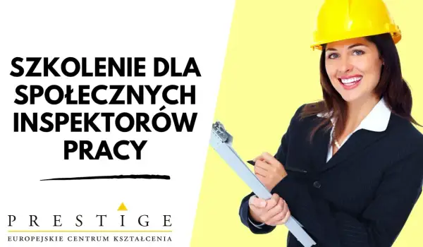 Kobieta w kasku i garniturze z notatnikiem i długopisem.