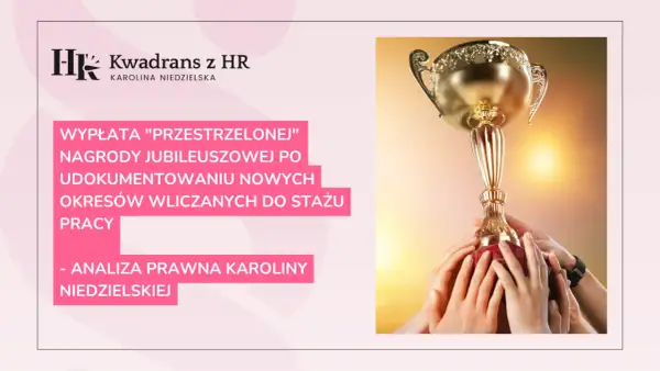 Złoty puchar w dłoniach symbolizuje nagrodę jubileuszową za 40 lat pracy w budżetówce. Analiza prawna.
