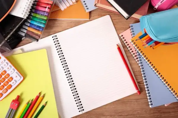 Liceum: Ile zeszytów kupić? Lista i porady na start