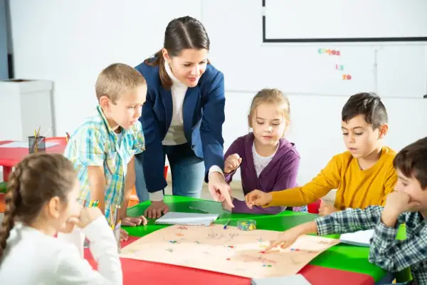 Świetlica szkolna dla kogo? Sprawdź, kto może skorzystać z opieki