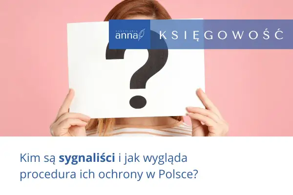 Osoba trzyma kartkę z dużym znakiem zapytania, zasłaniając twarz. Czy to sygnalista w pracy? Kancelaria Anna Księgowość wyjaśnia.