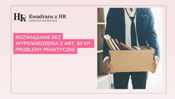 Rozwiązanie bez wypowiedzenia z art. 53 KP - problemy praktyczne. Mężczyzna w garniturze niesie karton z rzeczami.